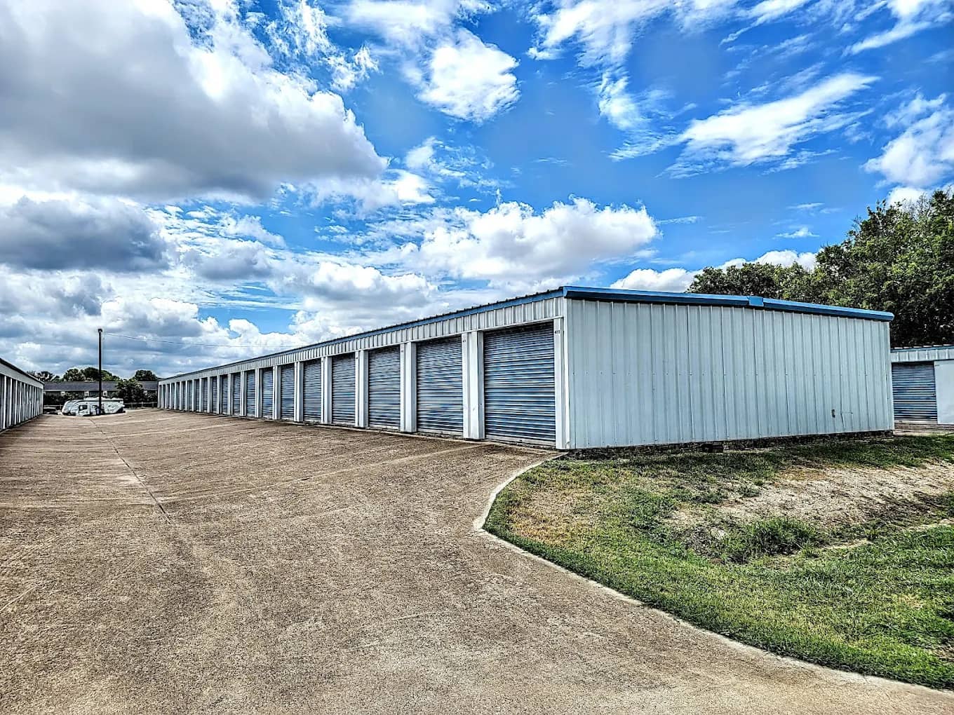 HGS Self Storage - 605 N Hewitt Dr, Hewitt, TX 76643
